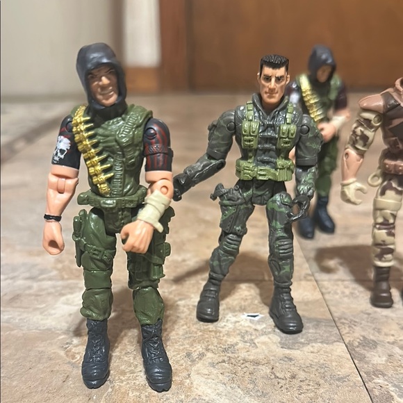 Action Figure Set - Multicolor - Picture 2 of 6